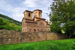 Borovets to Veliko Tarnovo and Krushuna Waterfalls